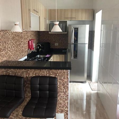 Apartamento Proximo A Praia Da Enseada Гуаружа Екстериор снимка